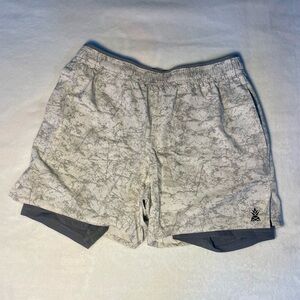Chubbies Men's White and Gray Athletic Shorts